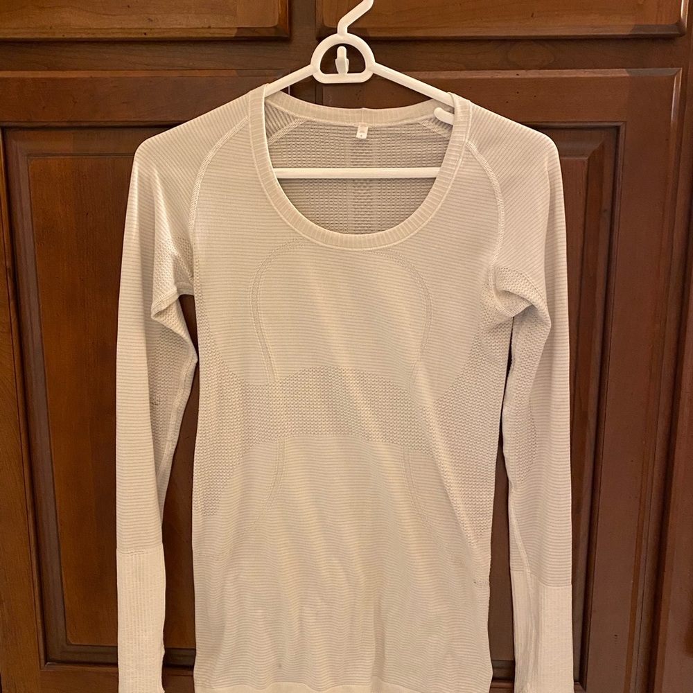 Lululemon top